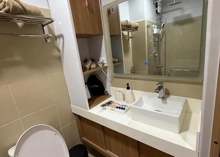 Shore 3 Residences With Wifi, Balcony, Pool * Manila